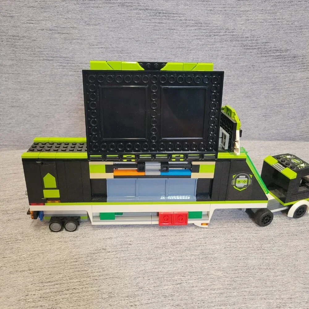 Lego City Gaming Tournament Truck 60388
